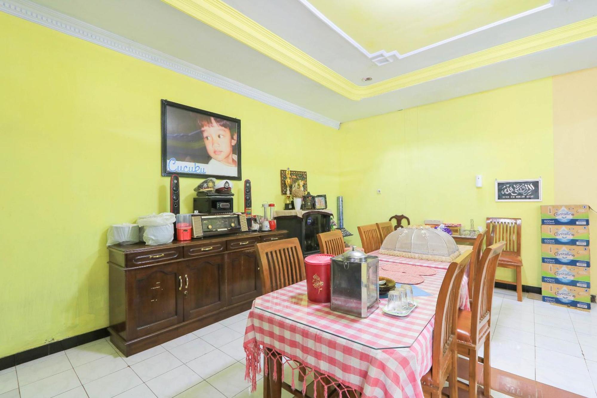 Oyo 2440 Wallet Family Residence Syariah Lumajang Eksteriør billede